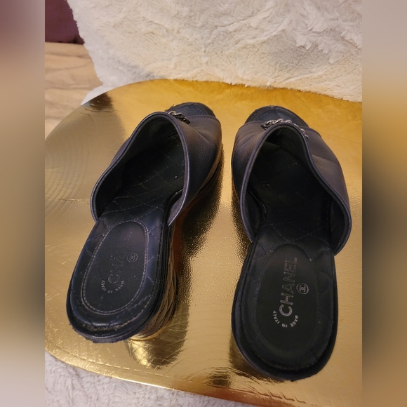 CHANEL Black Mules with Elegant Open Toe and Silver Logo - Picture 4 of 6